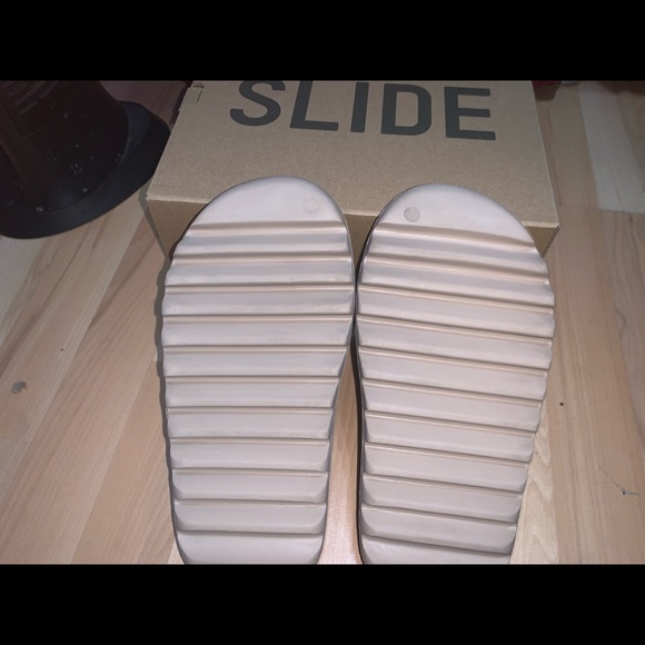 Yeezy slides (size 6) first release pure - Picture 3 of 4